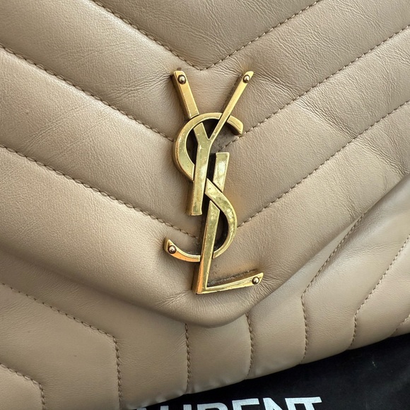 Yves Saint Laurent Loulou Large YSL Shoulder Bag in Quilted Leather - Picture 3 of 15